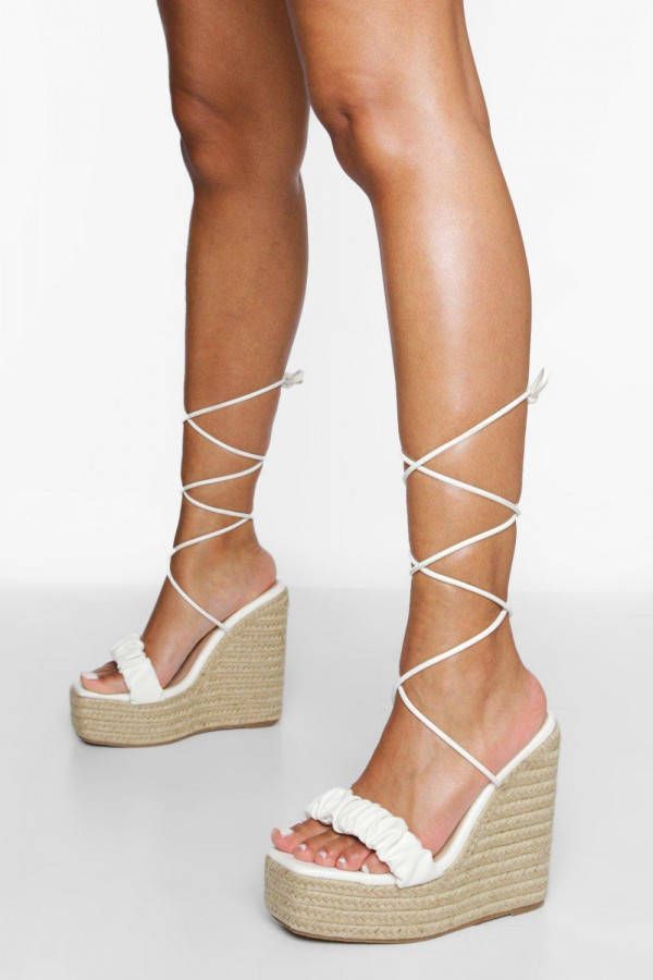 boohoo Brede Hoge Geplooide Wikkel Sleehakken, White
