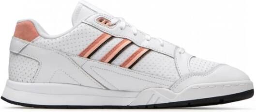 Lage Sneakers adidas A.R. Trainer Schoenen
