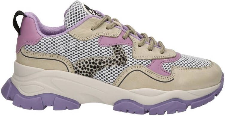 Maruti Toni dad sneakers