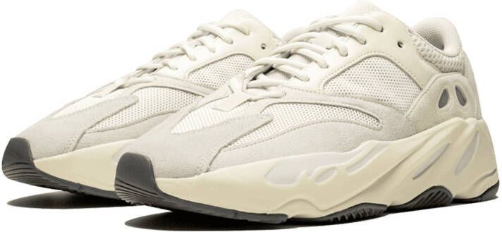 Adidas Boost 700 v1 analog